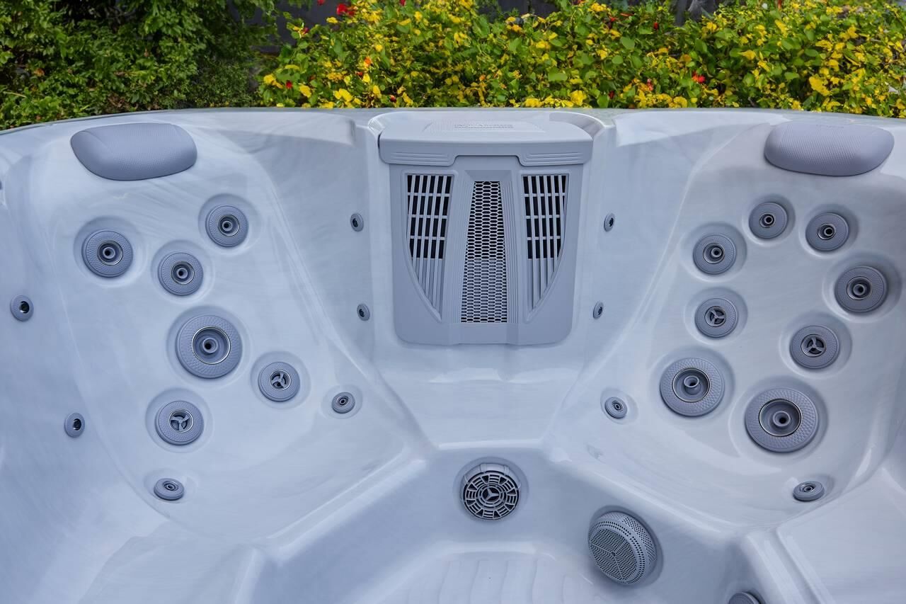 AquaSolus Whirlpool Calma für 6 Pers. - 1200 l - Sterling Silver Natural Grey AquaSolus Whirlpool Calma für 6 Pers. - 1200 l - Sterling Silver Natural Grey