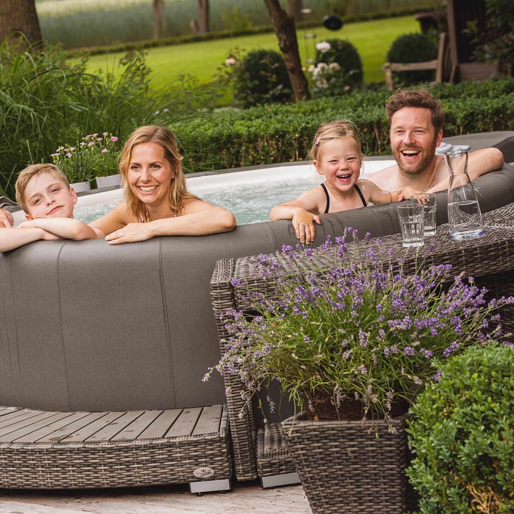 Softub Whirlpool RESORT für 5-6 Pers. - Ø 200 cm - 1130 l - berwick stone tweed pearl