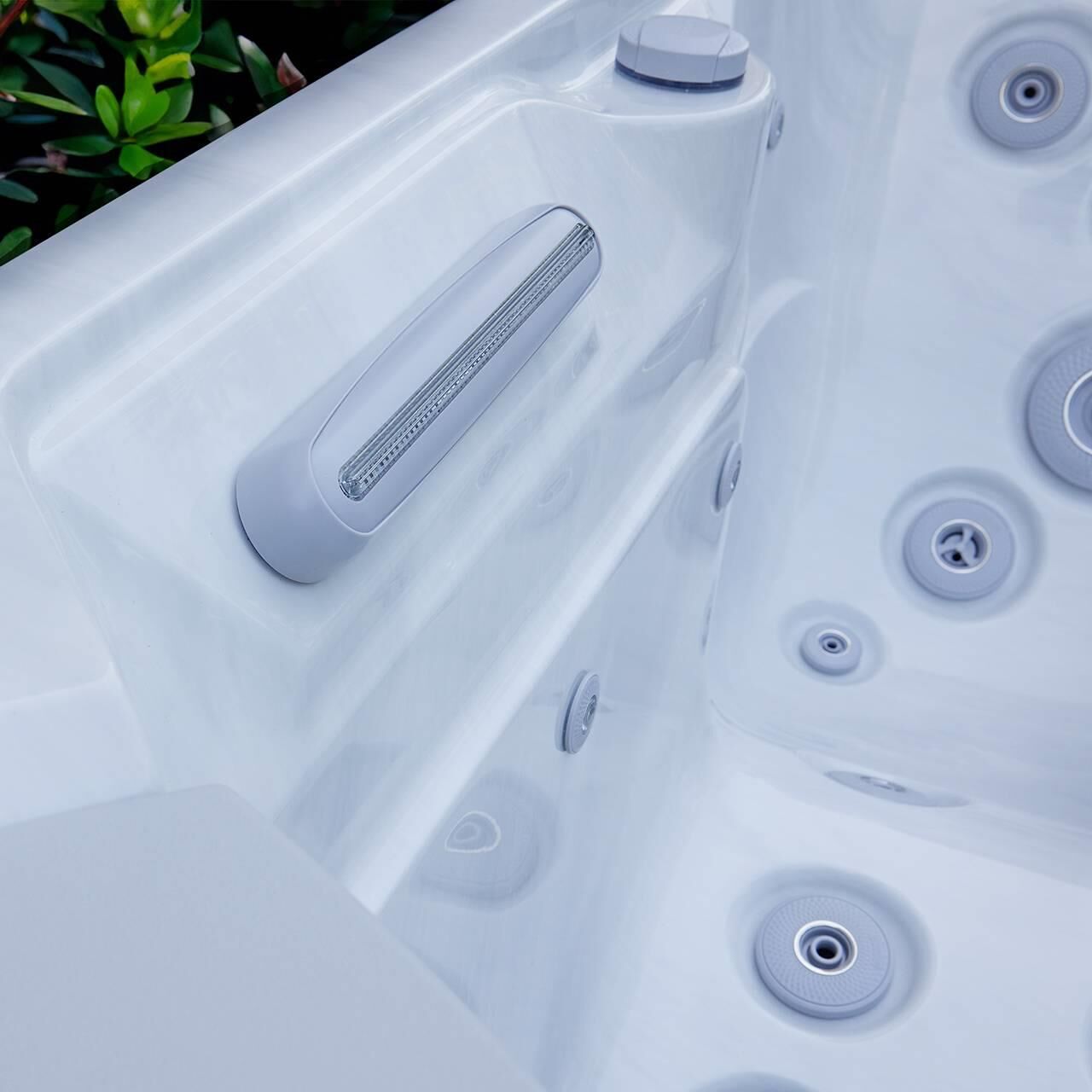 AquaSolus Whirlpool Aspen für 6 Pers. - 1300 l - Sterling Silver Natural Grey AquaSolus Whirlpool Aspen für 6 Pers. - 1300 l - Sterling Silver Natural Grey